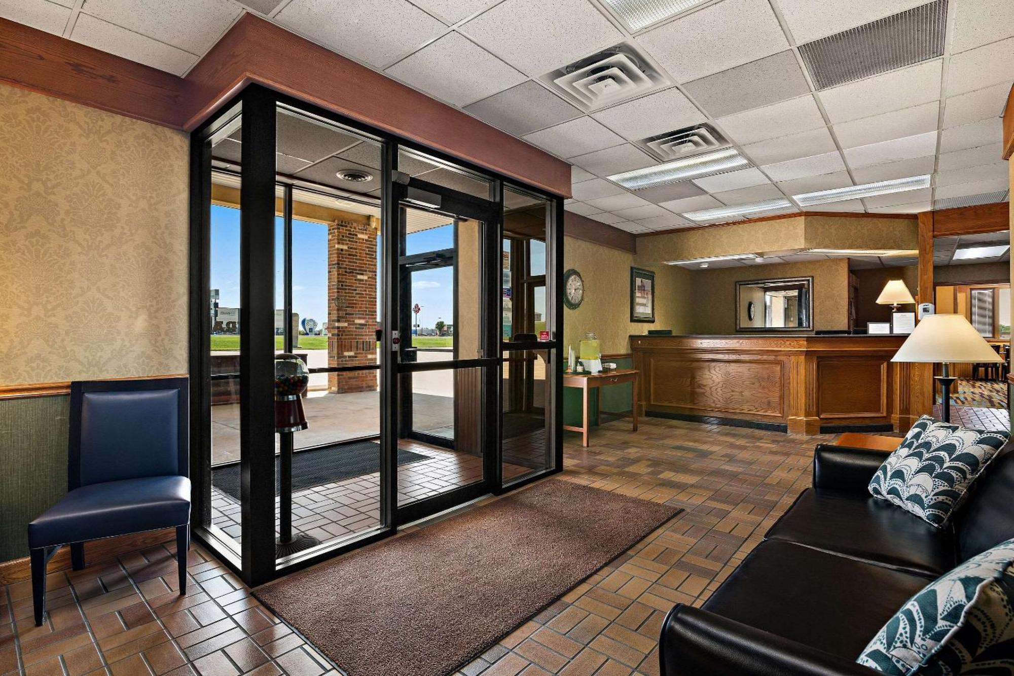 Rodeway Inn McPherson Exterior foto
