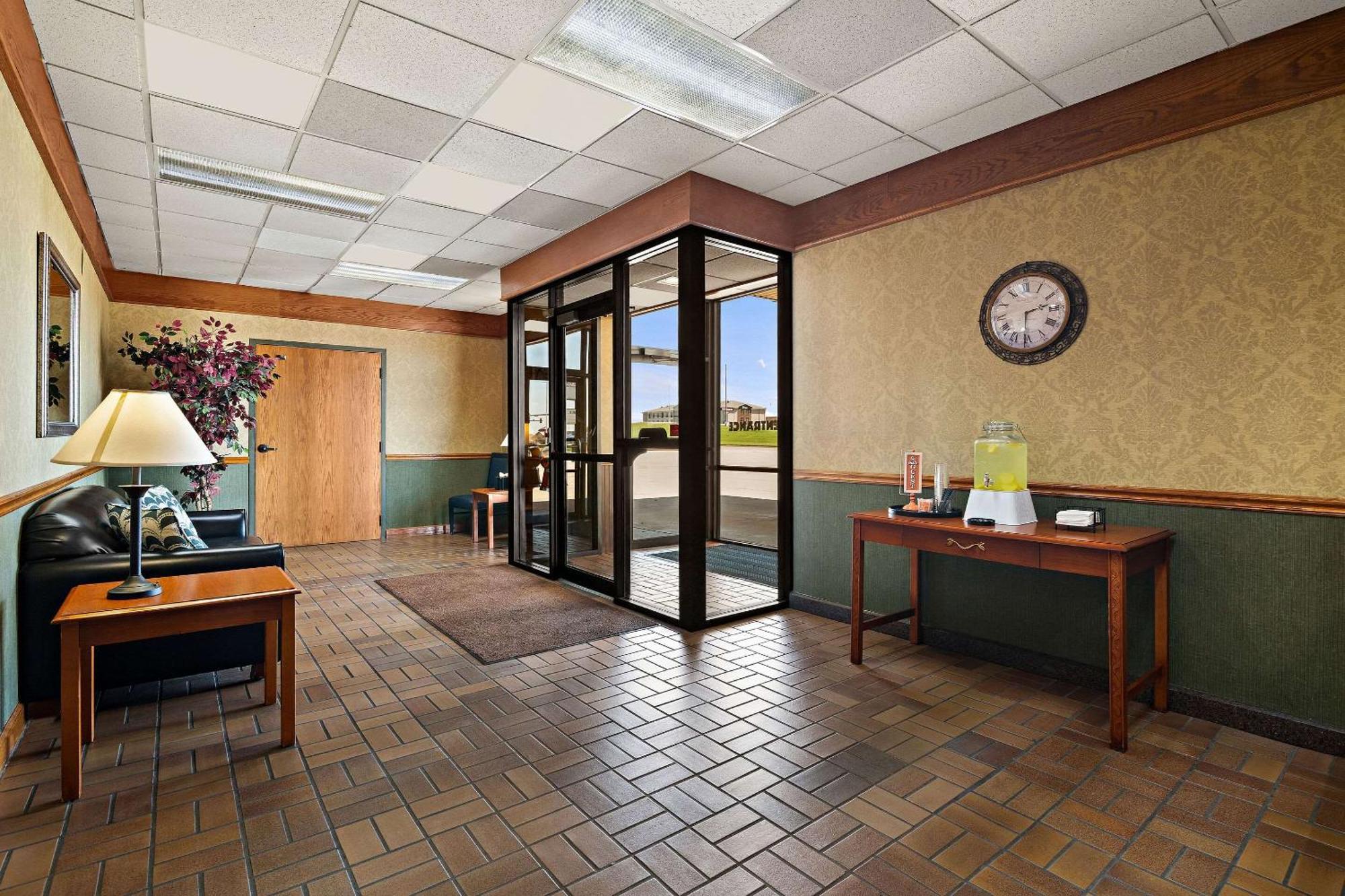 Rodeway Inn McPherson Exterior foto