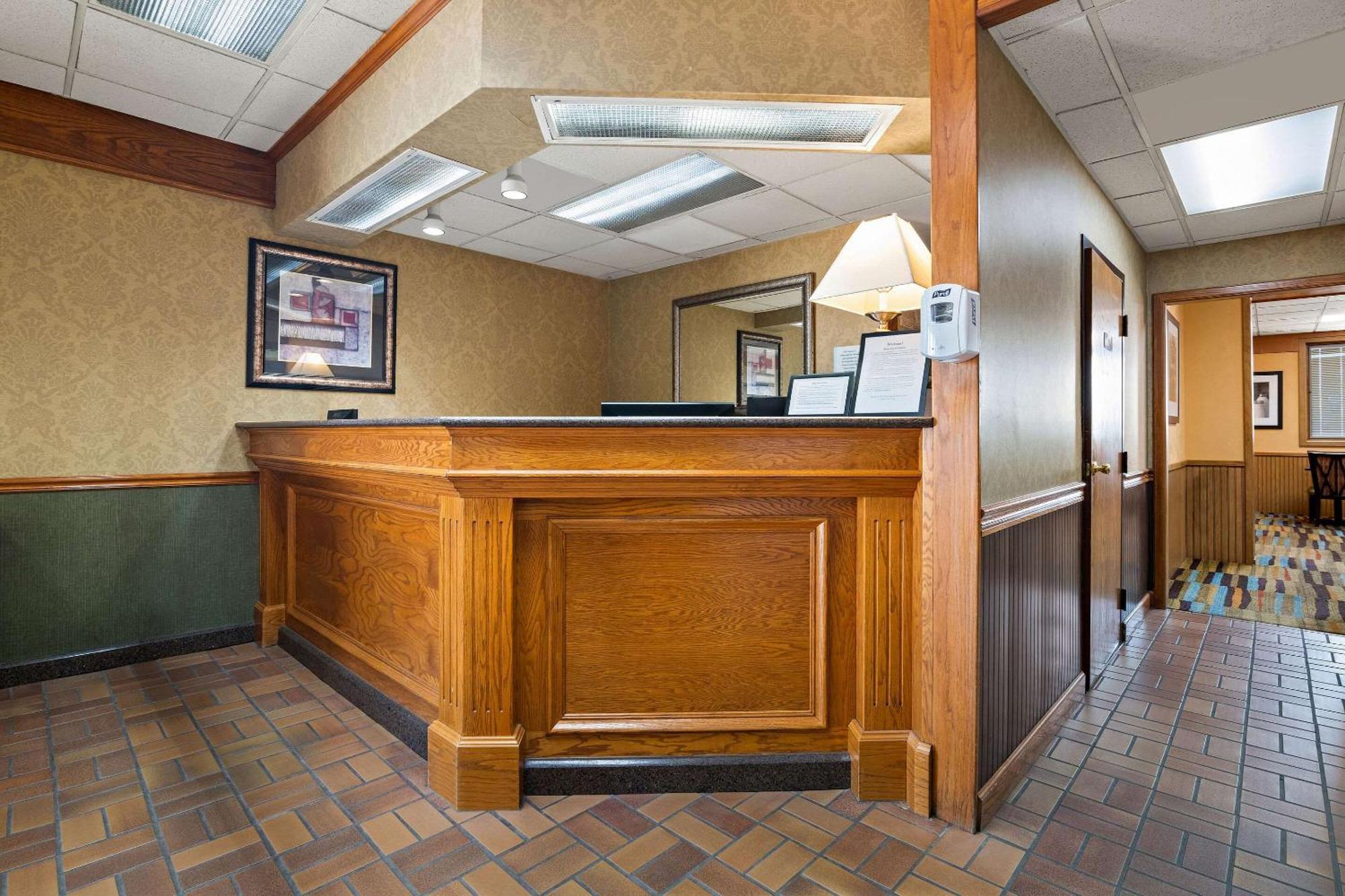 Rodeway Inn McPherson Exterior foto